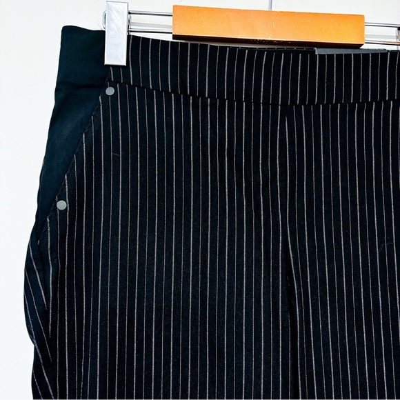 MAURICES Pull on skinny ankle black striped pants - Picture 4 of 9